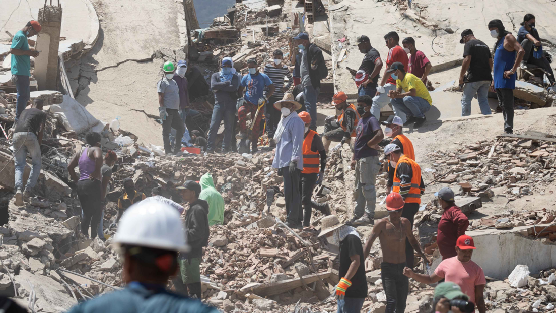 After the quake: Venezuelan residents dig for hope amid delayed aid