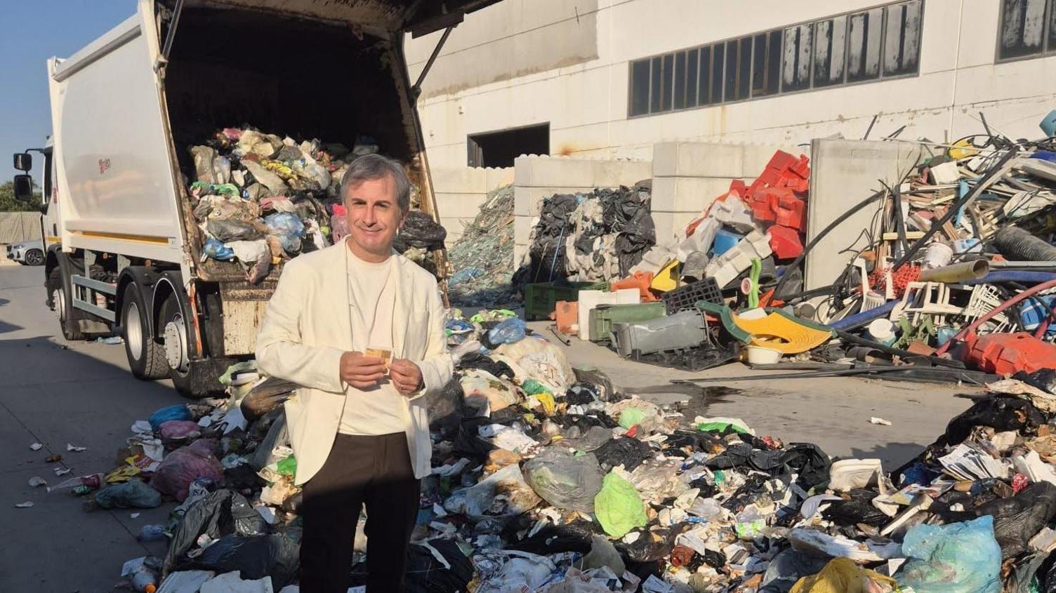 Lucky Find: Italy’s Waste Workers Dig Up €1m Lottery Ticket
