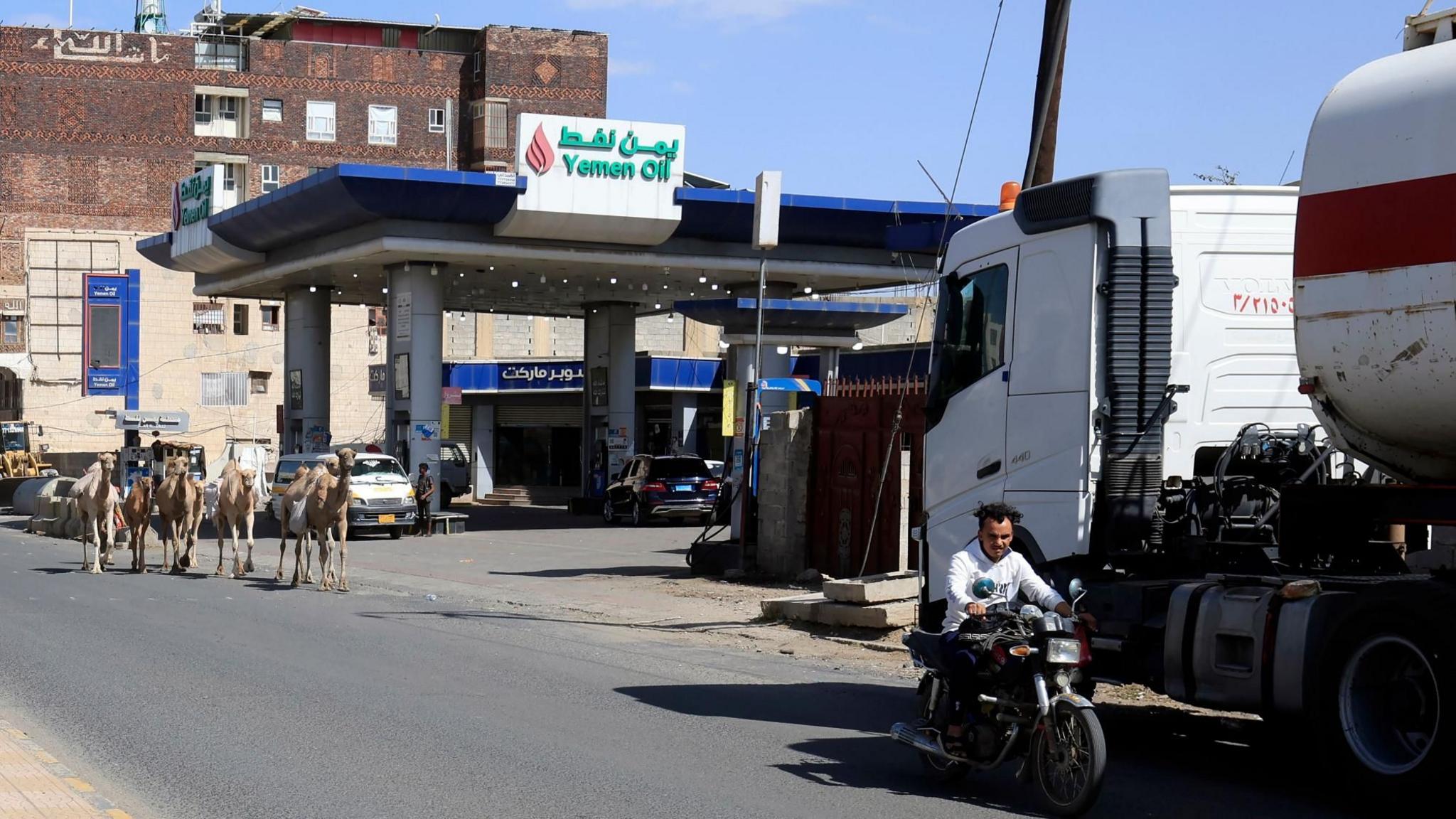 Missile Blasts Aramco HQ After Saudi Strike on Yemen Fuel Depot