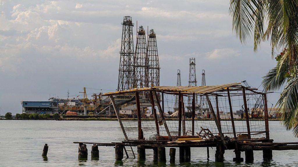 Trump Announces Deal to Grab 65 Billion Barrels of Venezuelan Oil