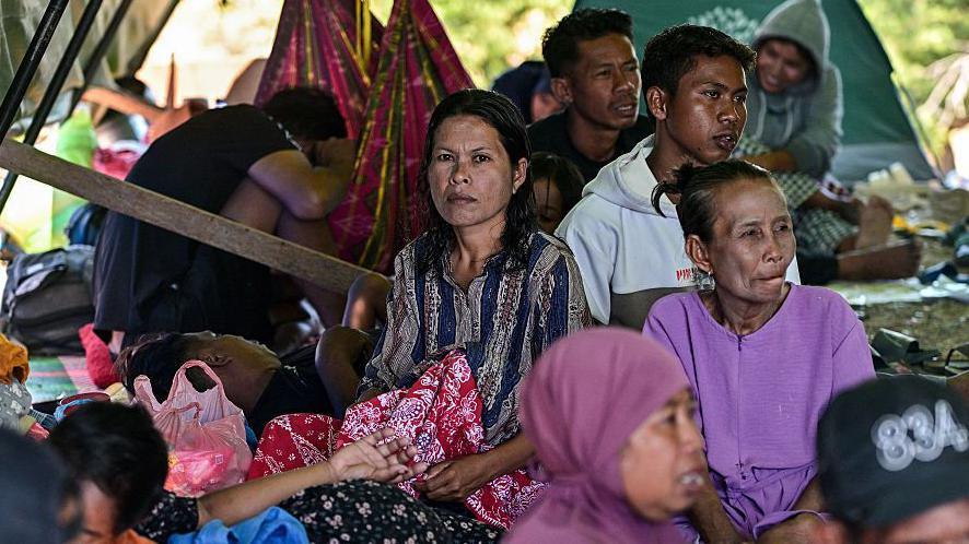 Survivors in Indonesia Fear More Earthquakes, Struggle for Food as Aid Stalls