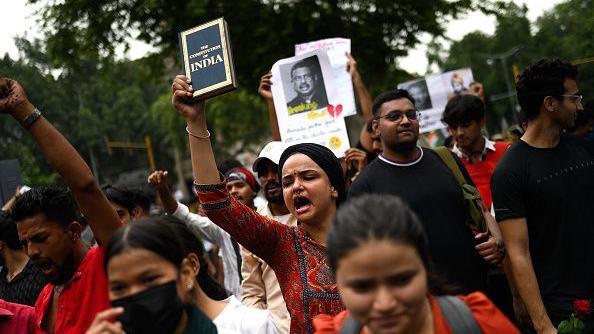 🚨 Cockroach Janta Party’s Huge Protest Hits Delhi Police