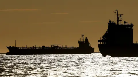 US Contemplates Lifting Sanctions on Iranian Oil: What's at Stake?