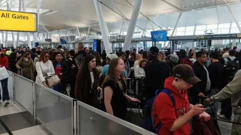 Trump Deploys ICE Agents to Alleviate Airport Lines During Shutdown