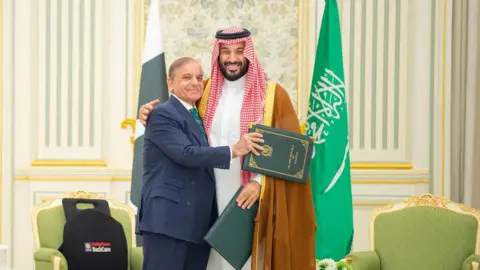 Pakistan and Saudi Arabia Forge Troubling Defence Pact, Raising Concerns in India