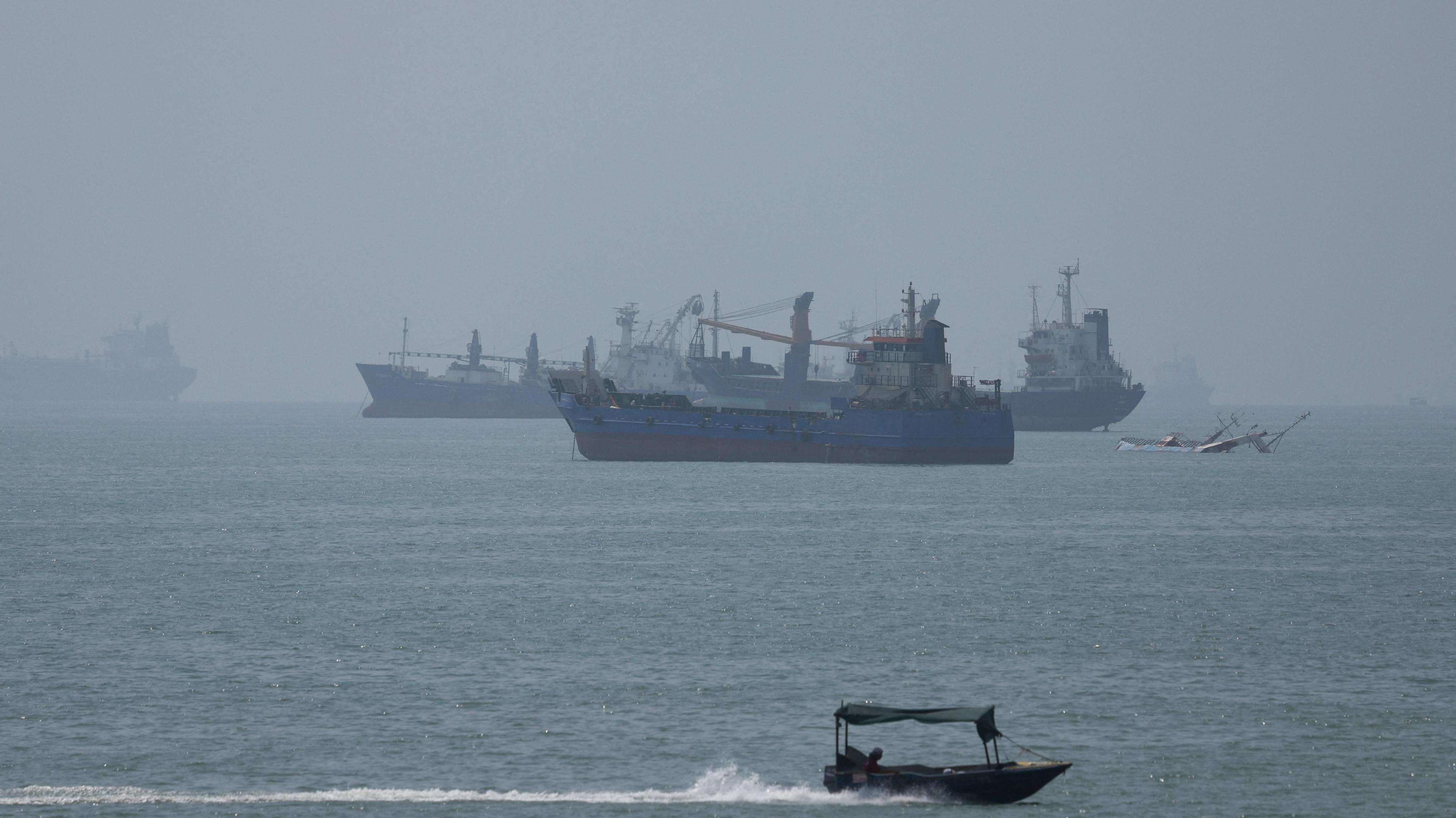 US Fires on Iranian Island: Latest Tension in Persian Gulf