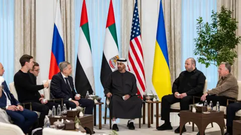 Ukraine, Russia, and US in a Critical Trilateral Discussion