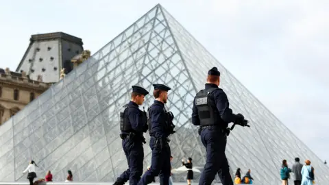 Louvre Under Fire for Neglecting Security Before Jewel Heist