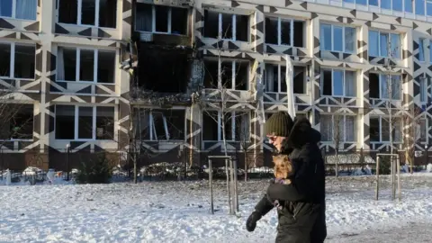 Security Buzz: Macron Hosts Allies to Strengthen Ukraine Support