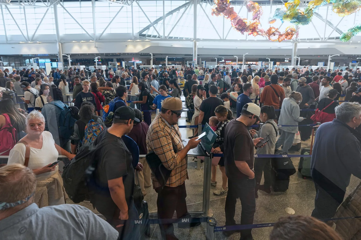 Long Lines at Houston Airport: Government Shutdown Chaos