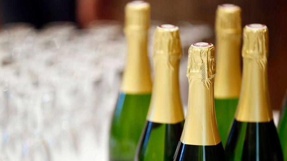 Bubbles on the Rise: Heatwaves Turn Champagne Tighter