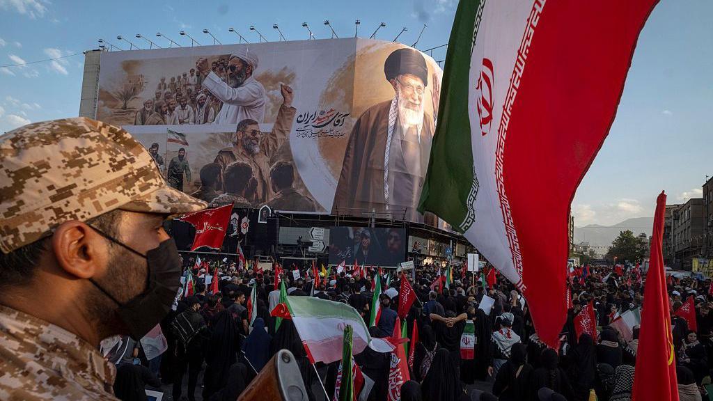 US launches new strikes, Iran vows to block trade routes
