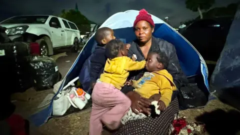 Machetes, 30‑June deadline – South Africa’s migrant stand‑up