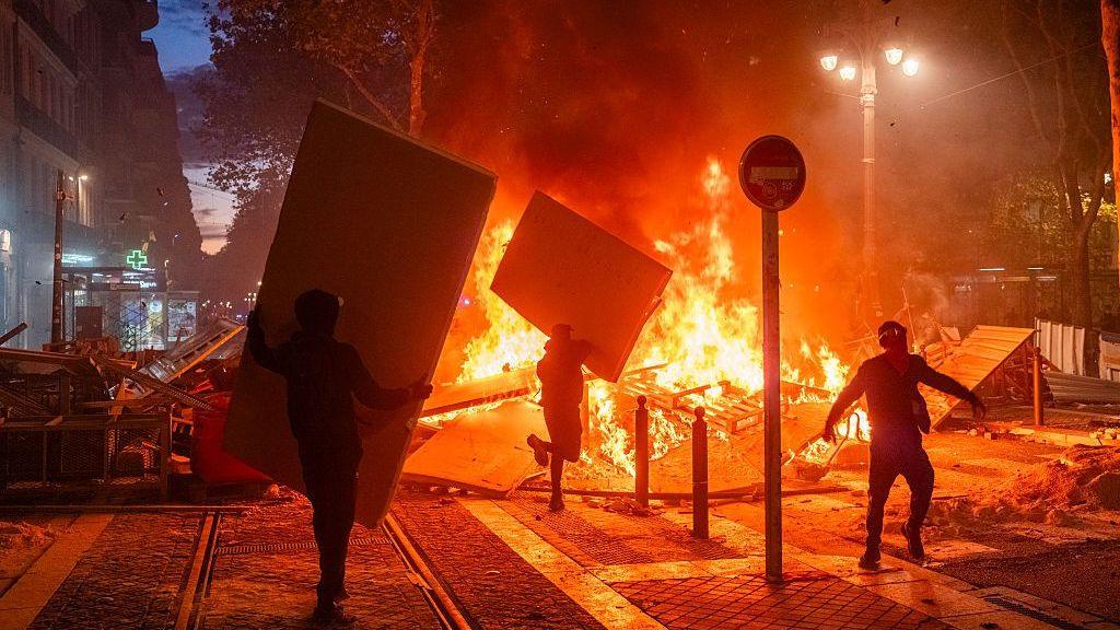 Barricades on fire in Marseille