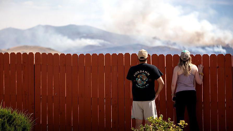 Reno Wildfire: Half a City in Flames, 25% Contained
