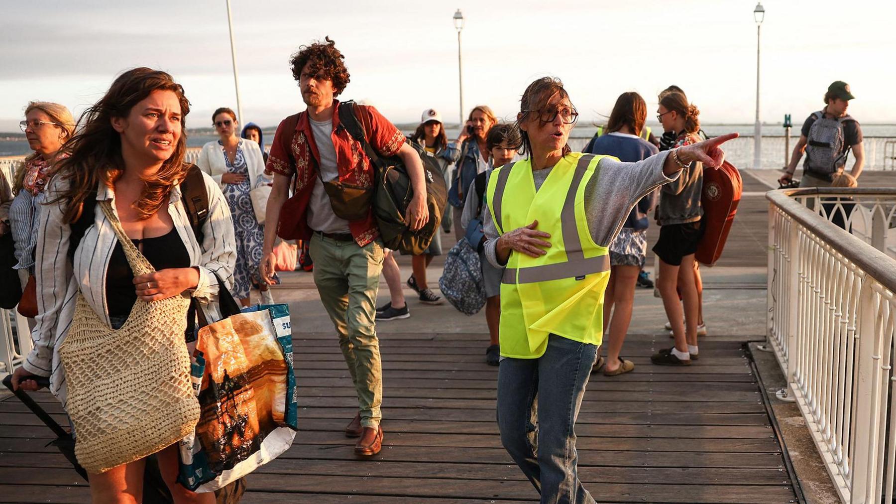 France Evacuates Thousands from Cap Ferret After Massive Wildfires