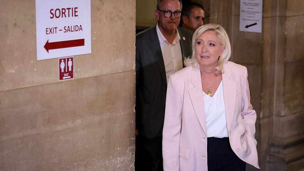Marine Le Pen Declares 2027 France Presidency: Fight Against a Tag