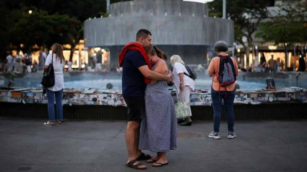 Israelis at fountain