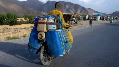 Bikers fuel the heat: Iran petrol smuggles to Pakistan
