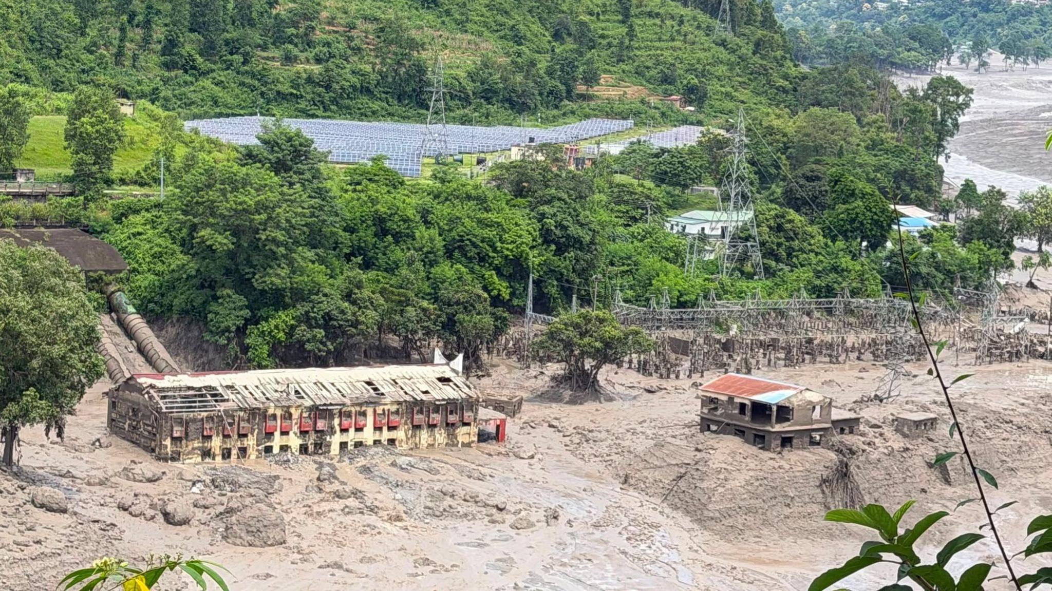 Flash Flood Trashes Nepal‑Tibet Border, 17+ Dead in Sudden Disaster