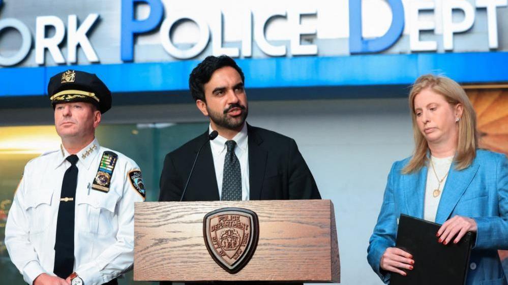 Times Square Tragedy: Stabbing Leaves One Dead, Suspect Killed by Police