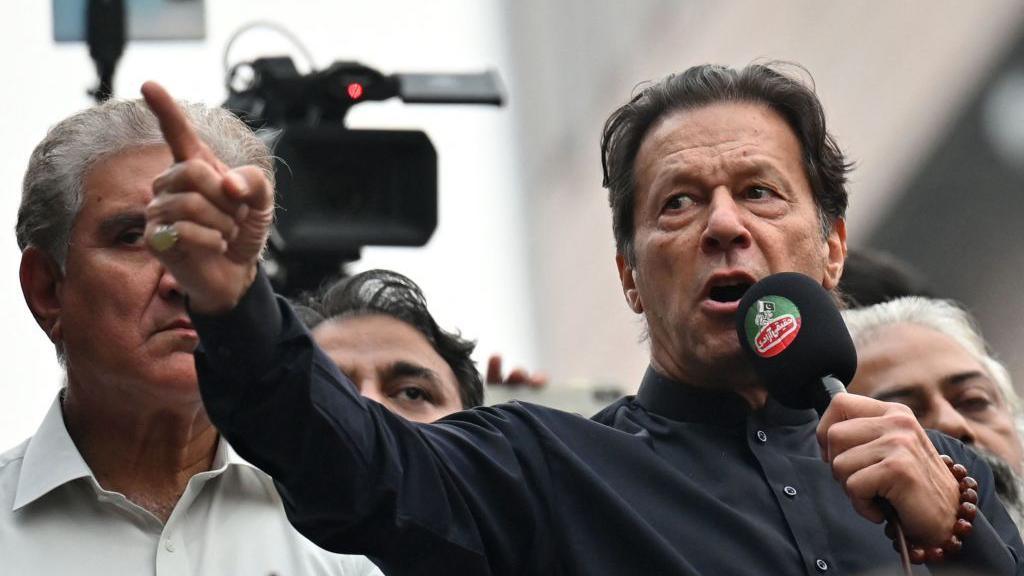 Ex-Cricket Stars Call on Pakistan for Better Care of Imran Khan