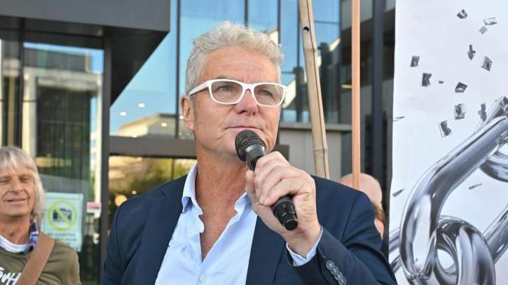 Parole for Australian whistleblower: after 27 months jail, former army lawyer goes free