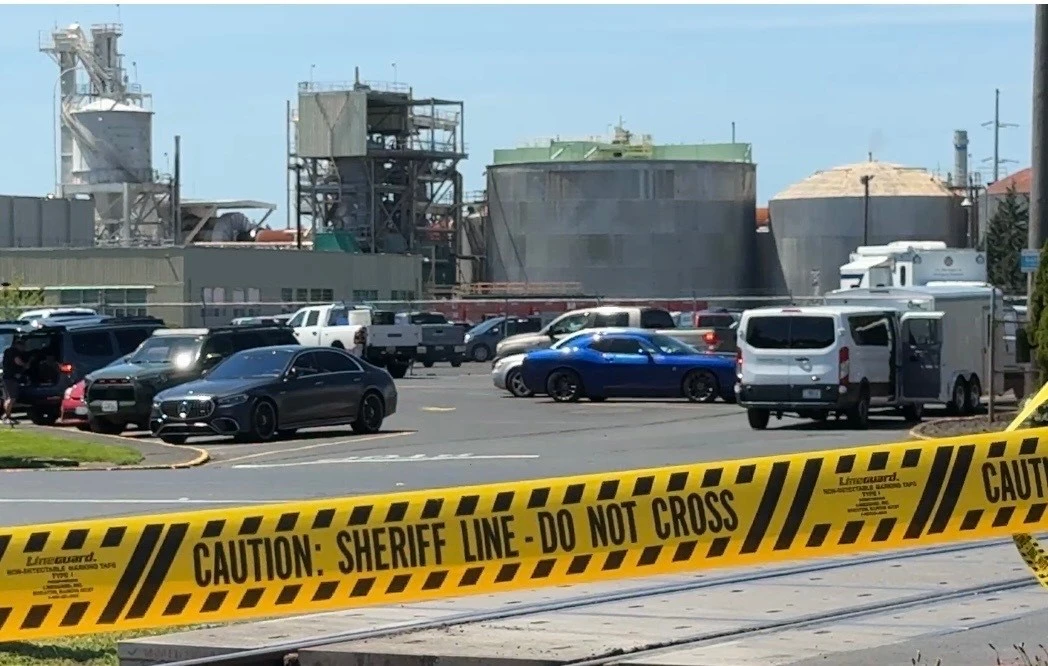 11 Lost in Longview: A Chemical Tank Collapse Shakes the Paper‑Mill Town