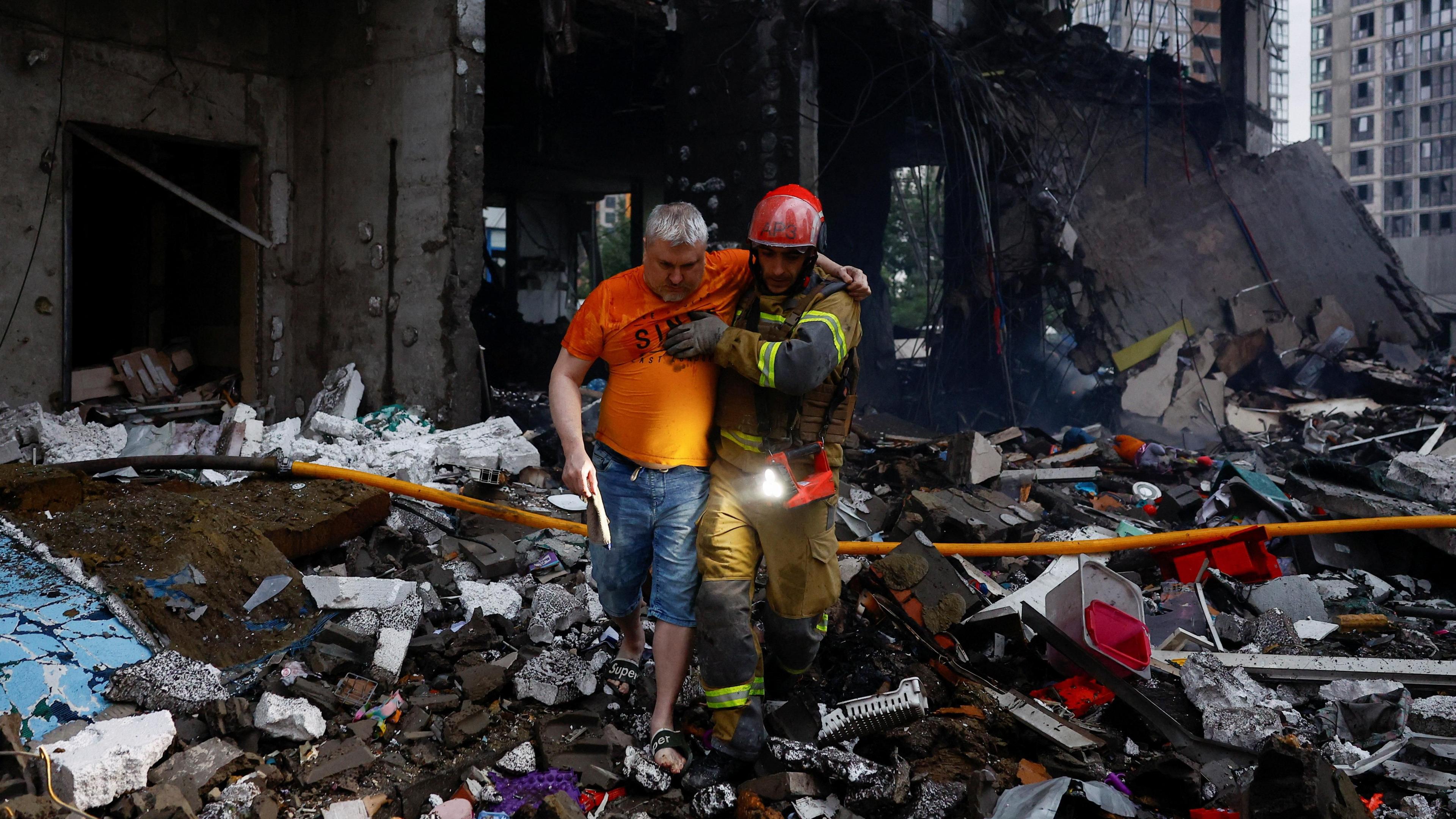 Nine Killed in Russian Strikes on Kyiv Before Nato Summit