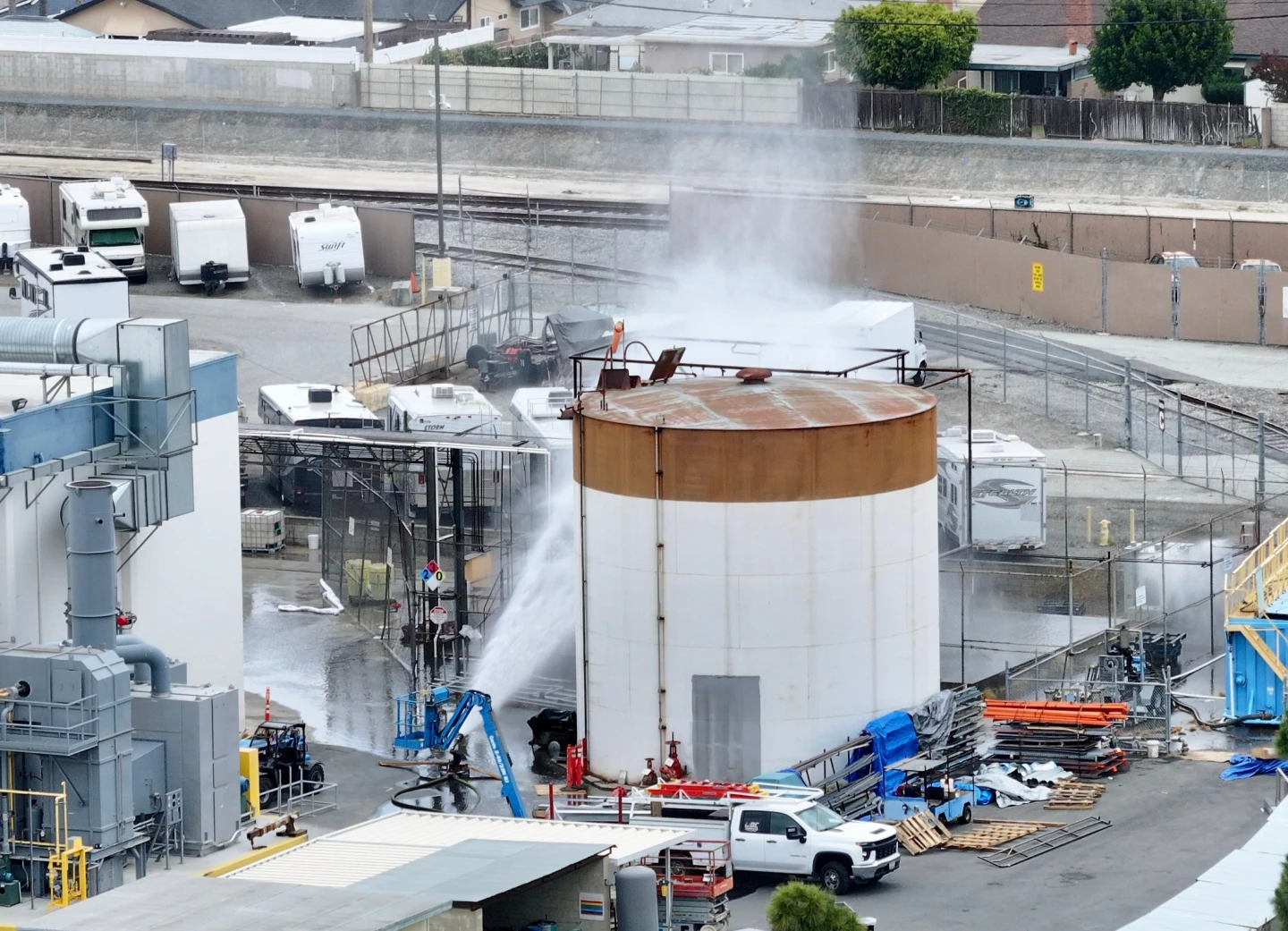 🚨 Chemical Tank Near Disneyland? 40,000 Evacuate in CA Chaos!