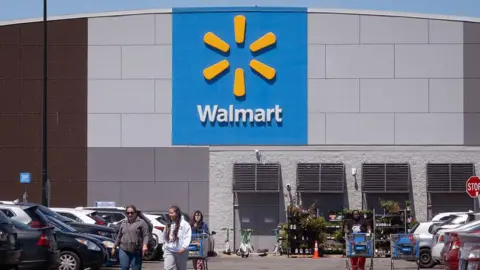 🚨 Gas Prices = Less Shopping? Walmart Warns US Shoppers!