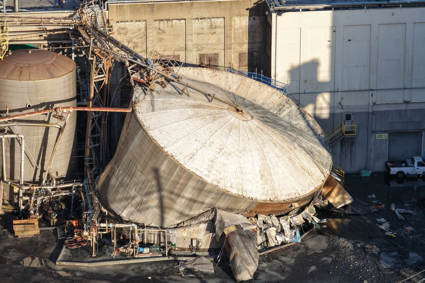 Chemical Tank Explosion Shakes Longview Paper Mill